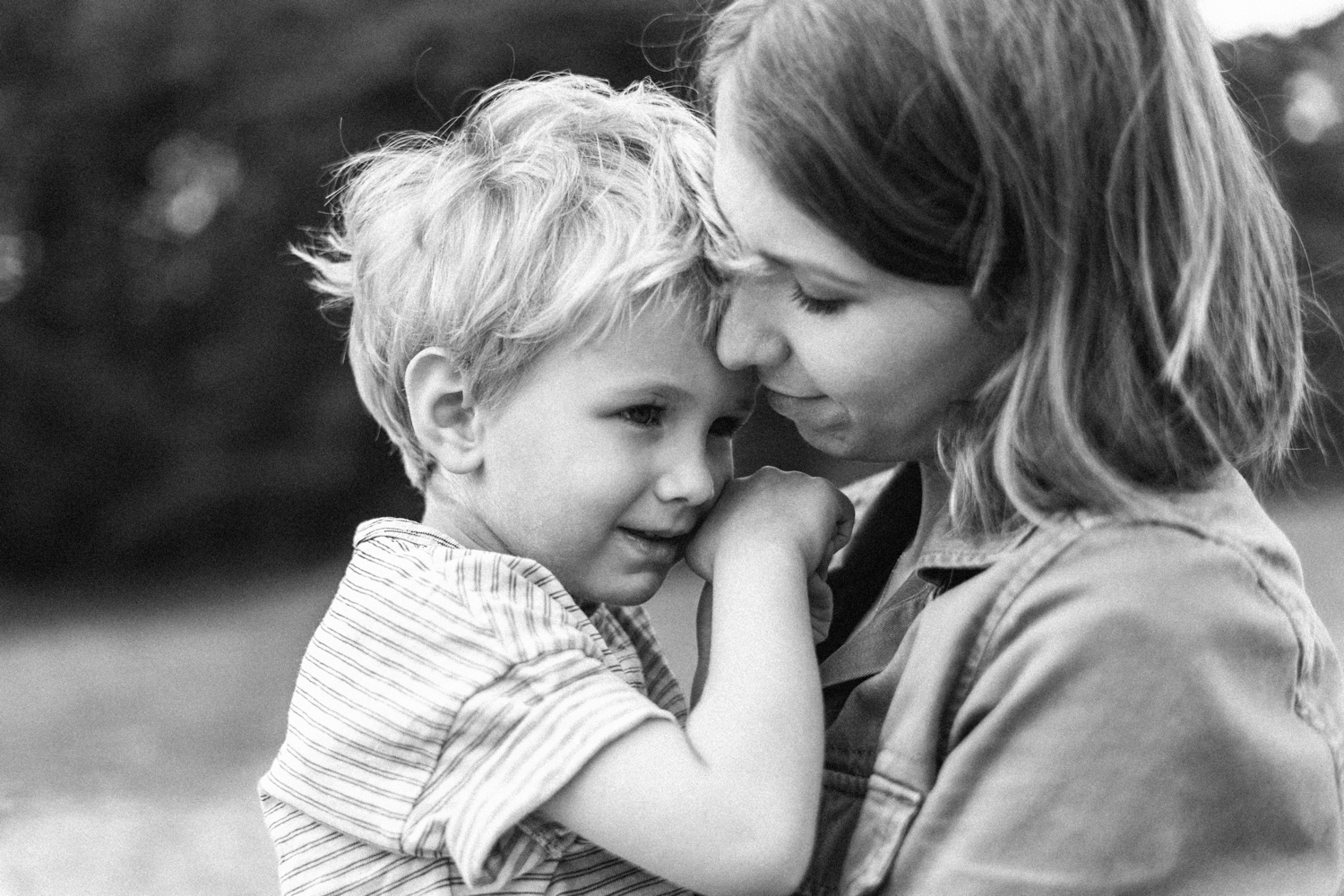 ungestellte_natuerliche_familien_fotos_fotografie_zuerich_natur_draussen_026